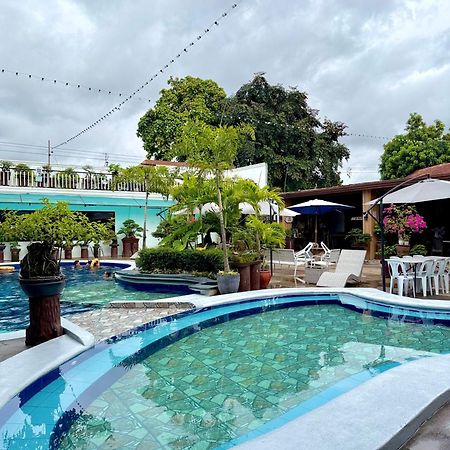 Vincent Resort Hotel Angeles Eksteriør billede