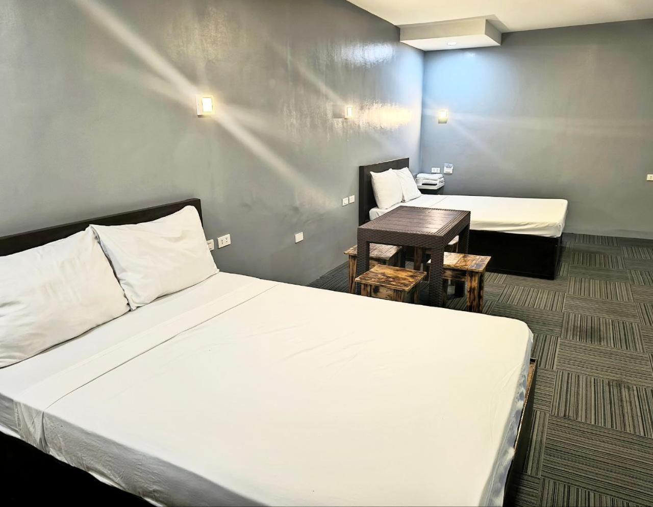 Vincent Resort Hotel Angeles Eksteriør billede