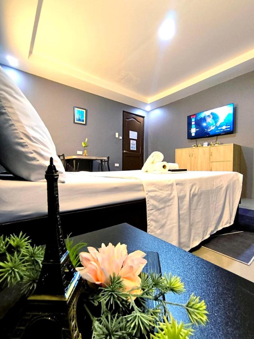 Vincent Resort Hotel Angeles Eksteriør billede