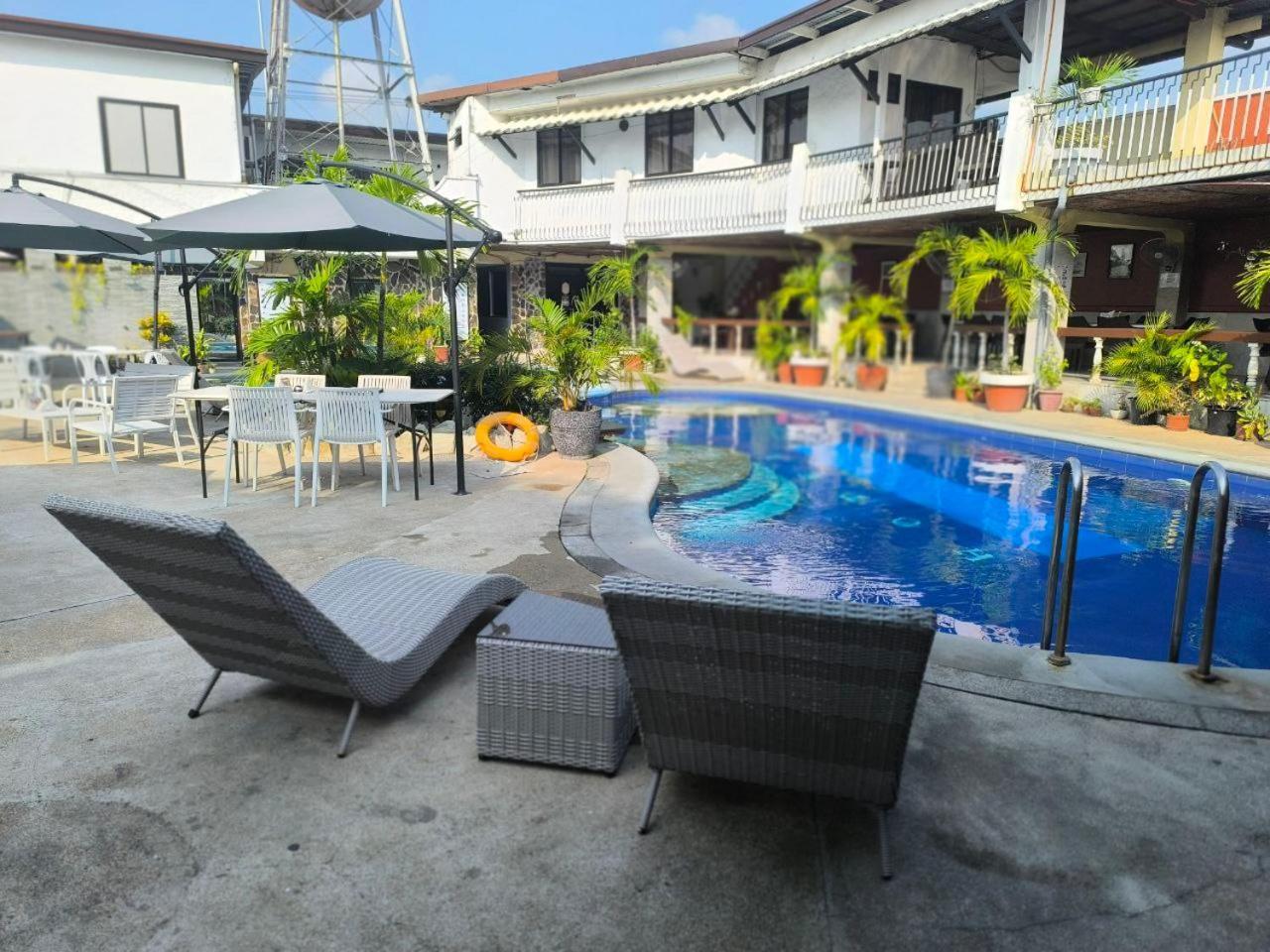 Vincent Resort Hotel Angeles Eksteriør billede
